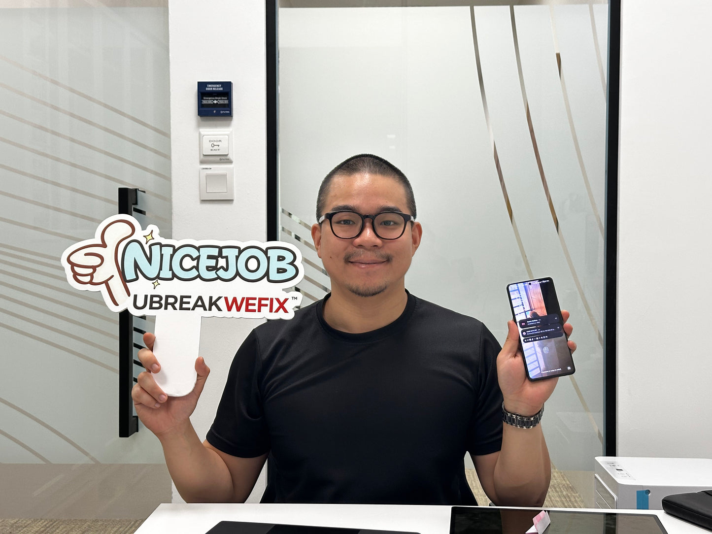 Apple iPhone Screen Damage Service / Repair / Replacement