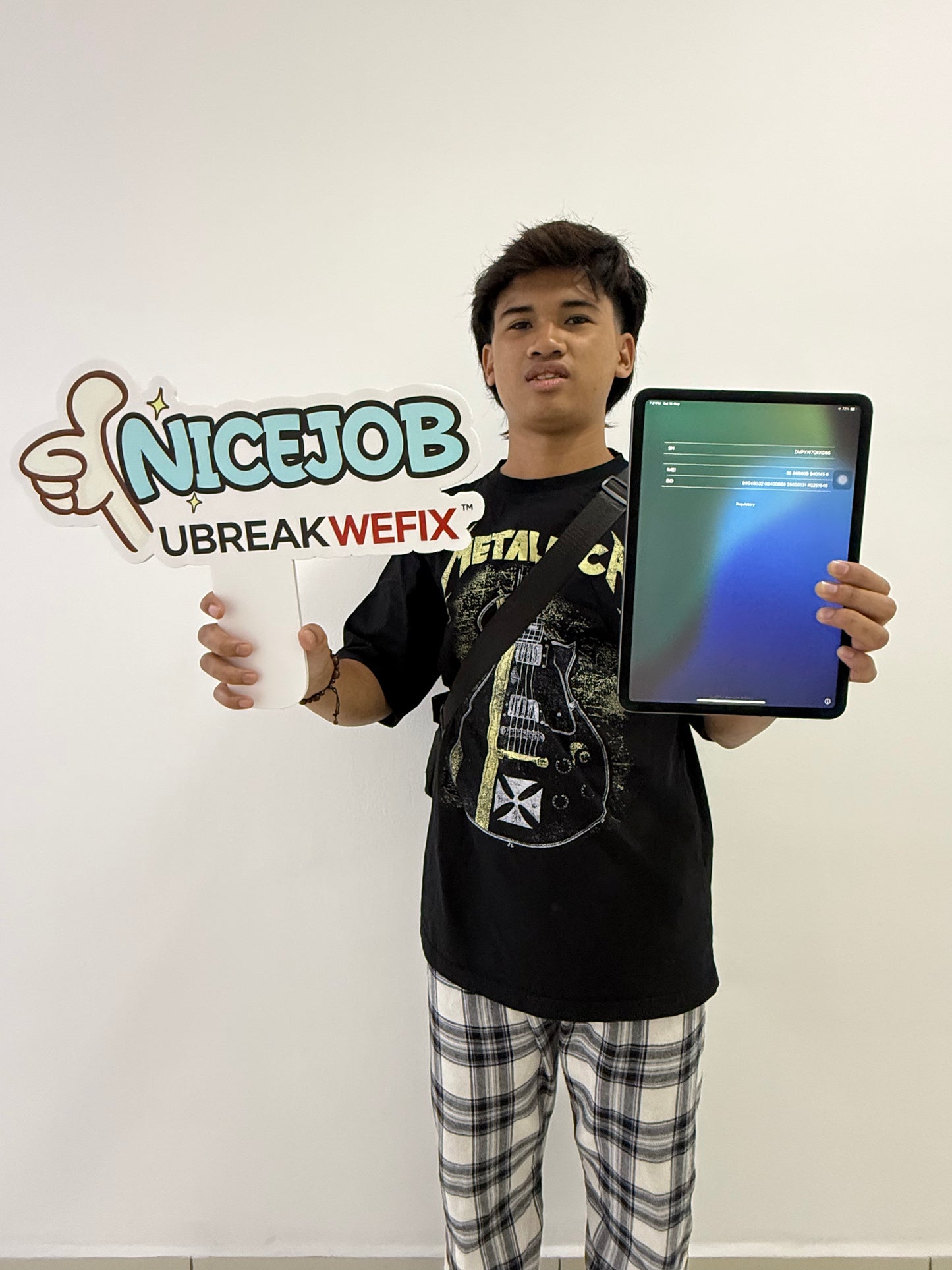 Apple iPhone Screen Damage Service / Repair / Replacement